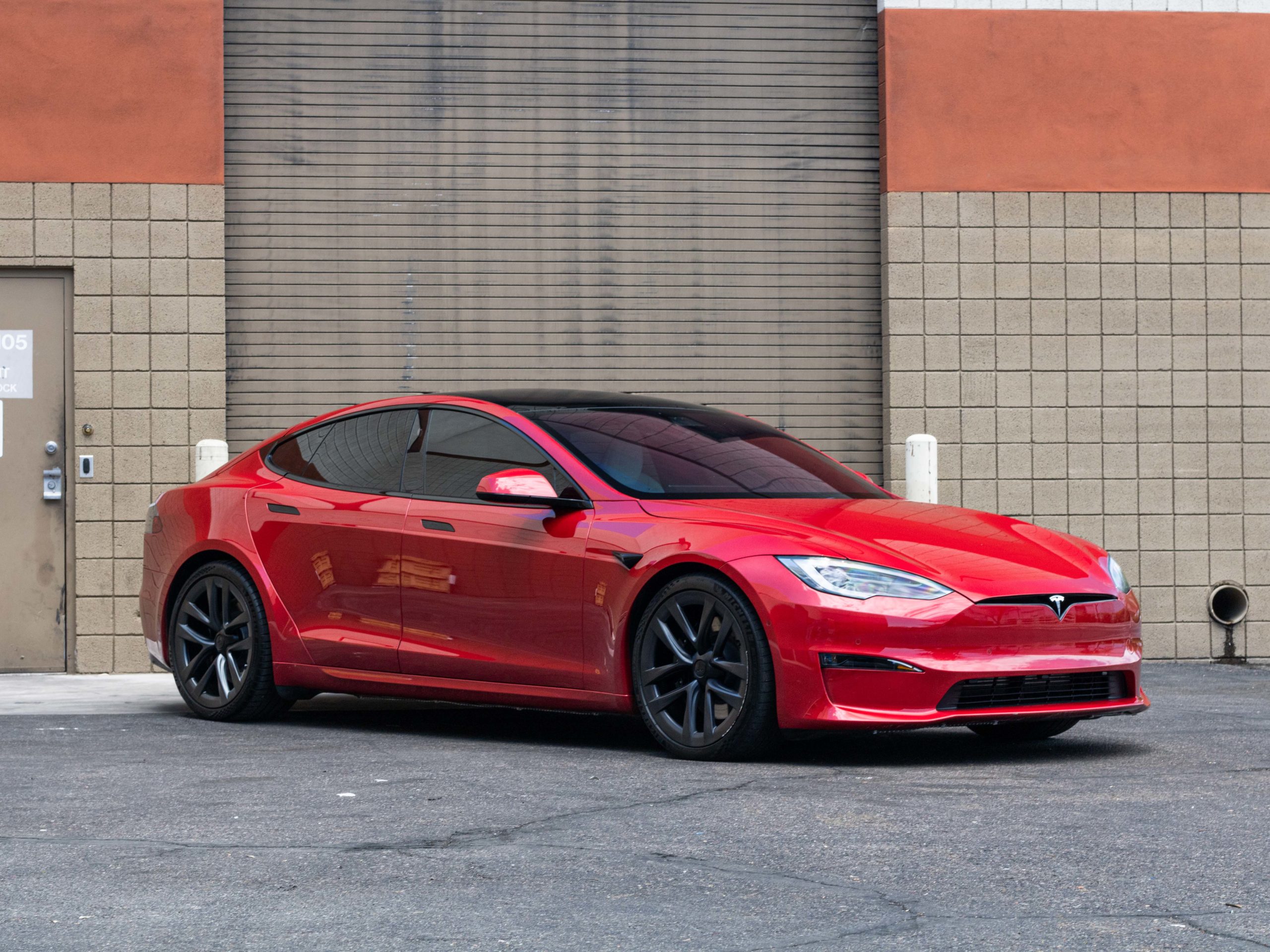 tesla-modelSPlaid-2023-21-scaled