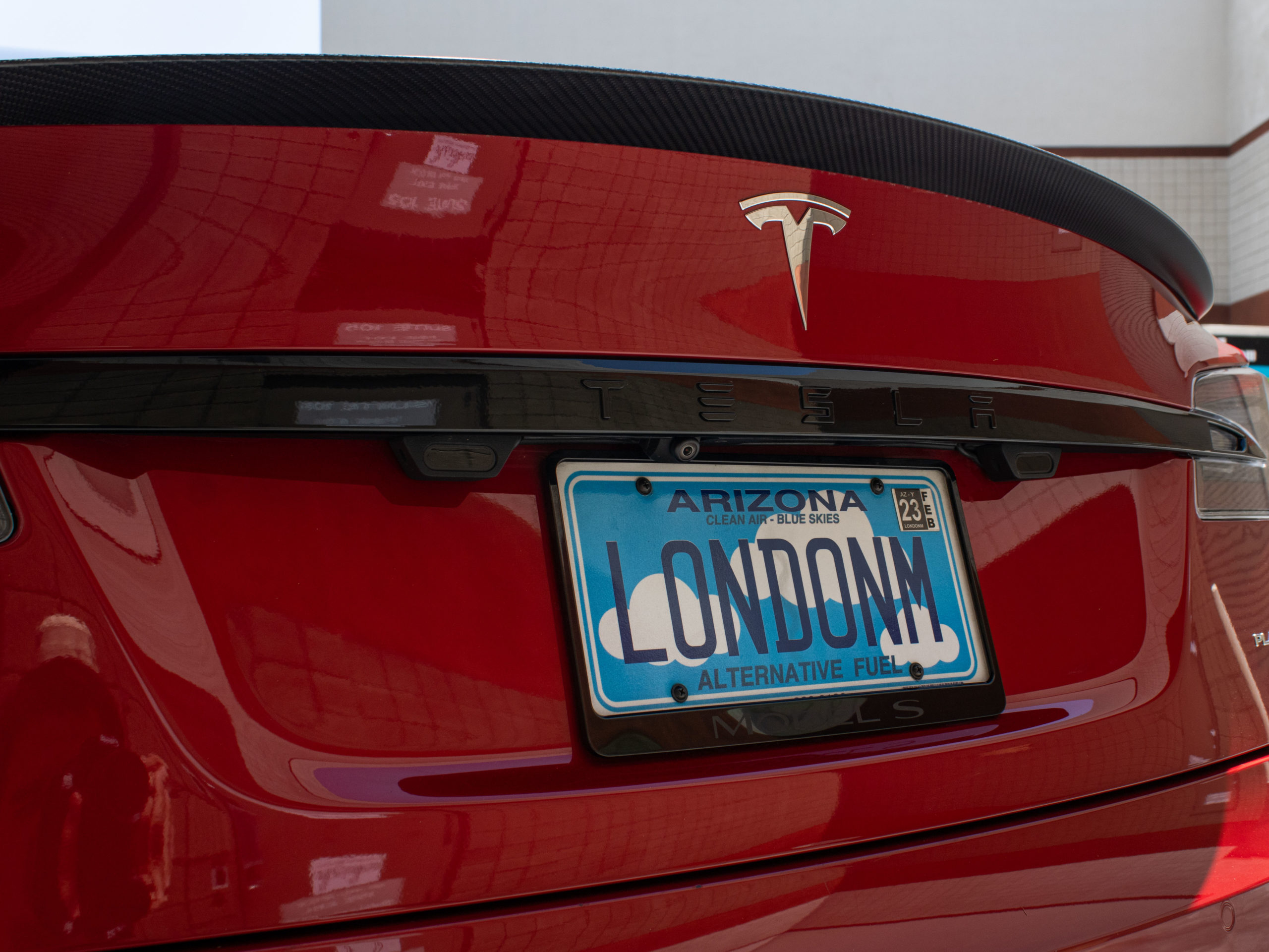 tesla-modelSPlaid-2023-8-scaled
